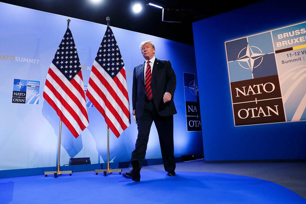 Donald Trump ébranle l'Otan en menaçant de retirer le soutien militaire américain. Donald Trump ébranle l'Otan en menaçant de retirer le soutien militaire américain.