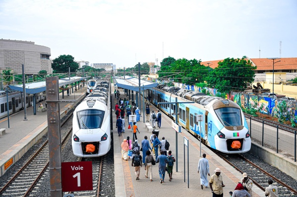 Grève des transporteurs : le TER renforcé pour maintenir la mobilité à Dakar Grève des transporteurs : le TER renforcé pour maintenir la mobilité à Dakar