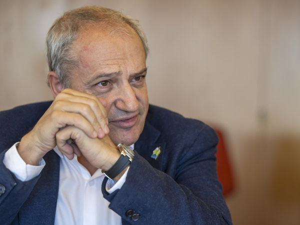 Genève : Alfonso Gomez convie les citoyens à un débat sur les coulisses de la démocratie Genève : Alfonso Gomez convie les citoyens à un débat sur les coulisses de la démocratie