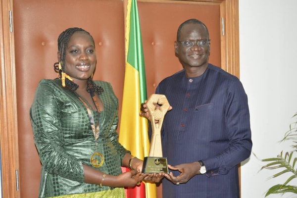 Climat : le METE salue l’engagement de Fanta Camara et soutient le projet CAP Résilience 2030 Climat : le METE salue l’engagement de Fanta Camara et soutient le projet CAP Résilience 2030