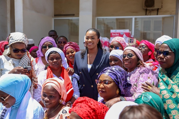 Solidarité : La Première Dame Absa Faye devient la Marraine de la Croix-Rouge Sénégalaise Solidarité : La Première Dame Absa Faye devient la Marraine de la Croix-Rouge Sénégalaise