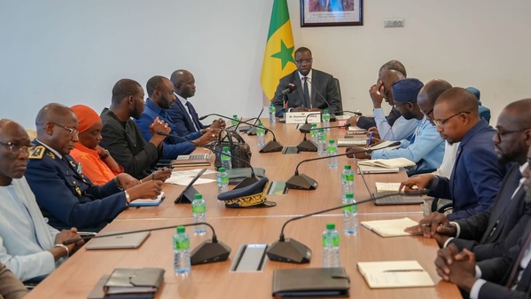 Transport Aérien : Le Premier Ministre Ousmane Sonko installe le comité de restructuration d'Air Sénégal et de l’AIBD SA Transport Aérien : Le Premier Ministre Ousmane Sonko installe le comité de restructuration d'Air Sénégal et de l’AIBD SA