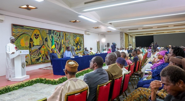 Fête du Travail 2026 : Diomaye Faye reçoit les cahiers de doléances syndicales et fixe six priorités sociales pour le Sénégal