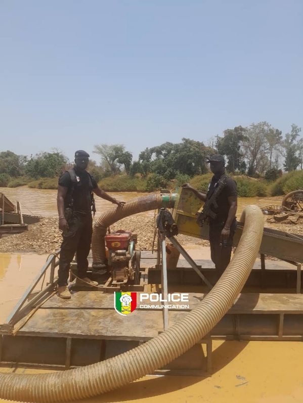 Protection de la Falémé: La Police aux Frontières démantèle un site d’orpaillage clandestin à Wassagara Protection de la Falémé: La Police aux Frontières démantèle un site d’orpaillage clandestin à Wassagara