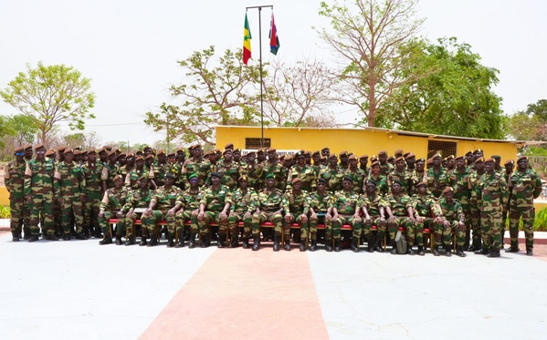 L'amiral Wade en Gambie : le CEMGA salue le travail du détachement sénégalais de la CEDEAO