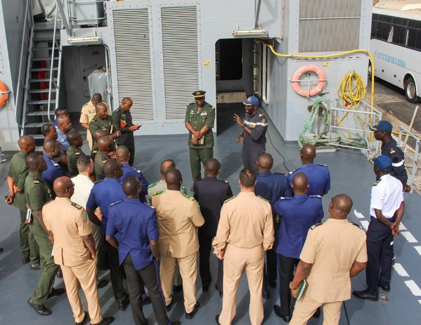 Défense: La 5e promotion de l'École supérieure de guerre en visite à la Base navale Amiral Faye Gassama