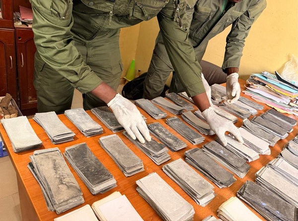 Criminalité Financière : Les Douanes de Kolda interceptent plus d’un milliard de FCFA en billets noirs à Nianaw Criminalité Financière : Les Douanes de Kolda interceptent plus d’un milliard de FCFA en billets noirs à Nianaw