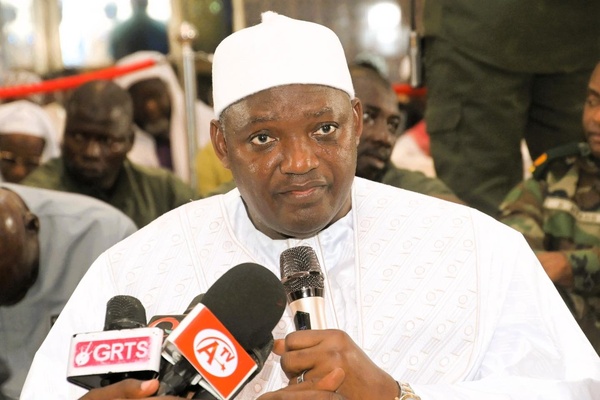 Gambie : À Demba Kunda, le Président Adama Barrow prône la paix électorale et lance de grands projets routiers Gambie : À Demba Kunda, le Président Adama Barrow prône la paix électorale et lance de grands projets routiers