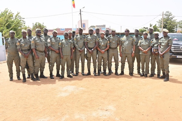 Douanes sénégalaises : Babacar Mbaye lance sa tournée dans le Nord et félicite la brigade de Kébémer. Douanes sénégalaises : Babacar Mbaye lance sa tournée dans le Nord et félicite la brigade de Kébémer.
