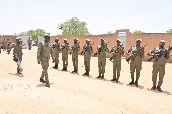 Douanes sénégalaises : Babacar Mbaye lance sa tournée dans le Nord et félicite la brigade de Kébémer.