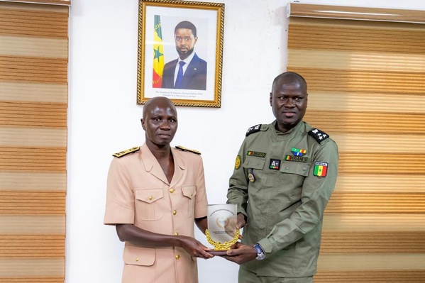 TOURNÉE NATIONALE: Le Directeur général des Douanes reçu à la gouvernance de Louga TOURNÉE NATIONALE: Le Directeur général des Douanes reçu à la gouvernance de Louga
