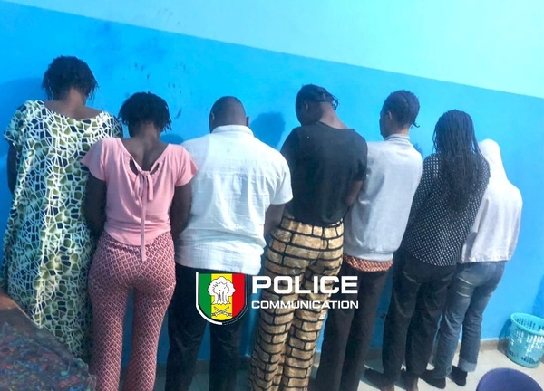 Escroquerie à Thiès : Sept recruteurs de QNET arrêtés par la police à Nguinth pour association de malfaiteurs