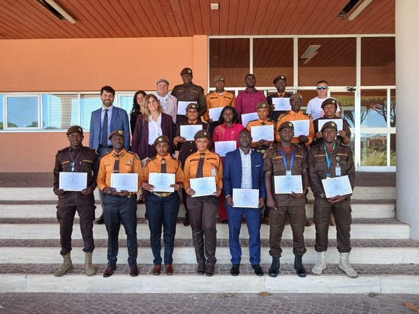 International & Sécurité : Coopération bilatérale : Les vagues d'officiers de l'Immigration gambienne bouclent une formation stratégique de deux semaines en Italie International & Sécurité : Coopération bilatérale : Les vagues d'officiers de l'Immigration gambienne bouclent une formation stratégique de deux semaines en Italie