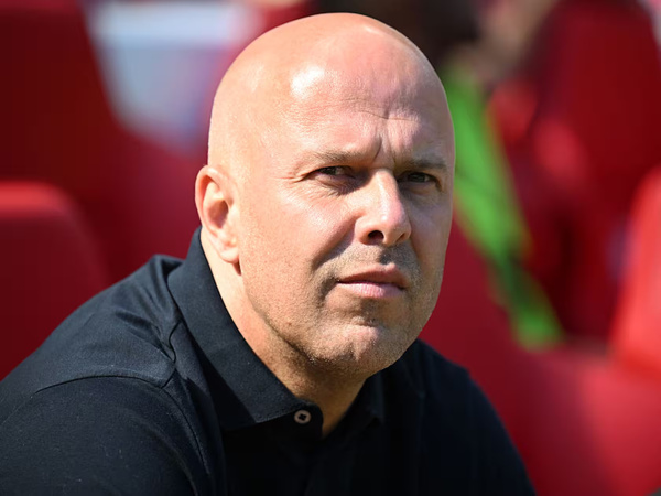Premier League : Liverpool limoge officiellement son entraîneur Arne Slot après l'effondrement des Reds