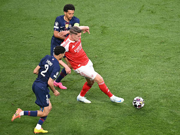 Finale de la Ligue des Champions: Pas de vainqueur après 90 minutes, le PSG et Arsenal s'engagent dans des prolongations étouffantes ! (1-1)