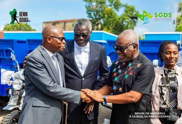 Appui à l’assainissement au Bénin: A Cotonou, la CEDEAO remet officiellement un lot de matériels de salubrité au ministère de l’Environnement Appui à l’assainissement au Bénin: A Cotonou, la CEDEAO remet officiellement un lot de matériels de salubrité au ministère de l’Environnement