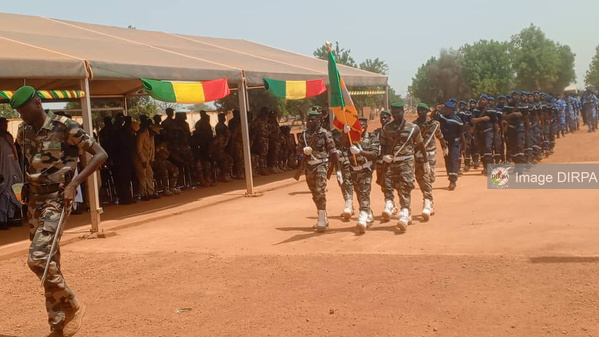 Opération Dougoukoloko: Le Colonel Issa Bagayoko prend officiellement les rênes du PCIAT-Centre à Sévaré Opération Dougoukoloko: Le Colonel Issa Bagayoko prend officiellement les rênes du PCIAT-Centre à Sévaré