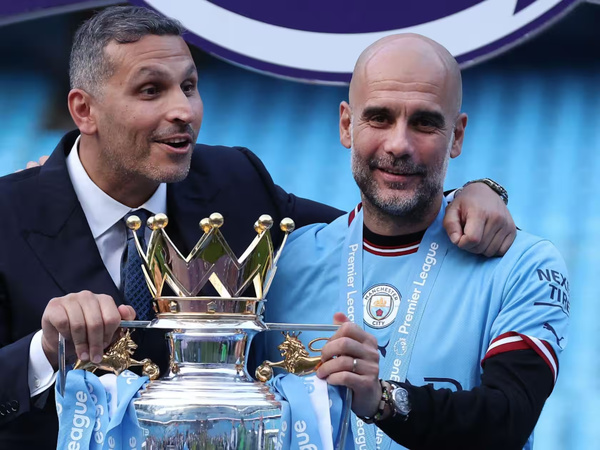 Les révélations explosives du président de Manchester City : « Pep Guardiola a menacé de démissionner 100 fois » avant son départ final Les révélations explosives du président de Manchester City : « Pep Guardiola a menacé de démissionner 100 fois » avant son départ final