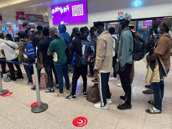 Coopération réussie entre le GID et l'OIM : 150 migrants gambiens de retour de Libye accueillis à Banjul Coopération réussie entre le GID et l'OIM : 150 migrants gambiens de retour de Libye accueillis à Banjul