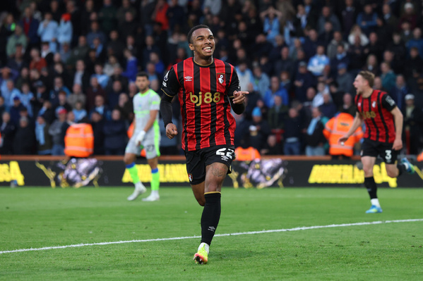 Mercato : Arsenal et le PSG se disputent la signature d’Éli Kroupi Junior, la révélation de Bournemouth