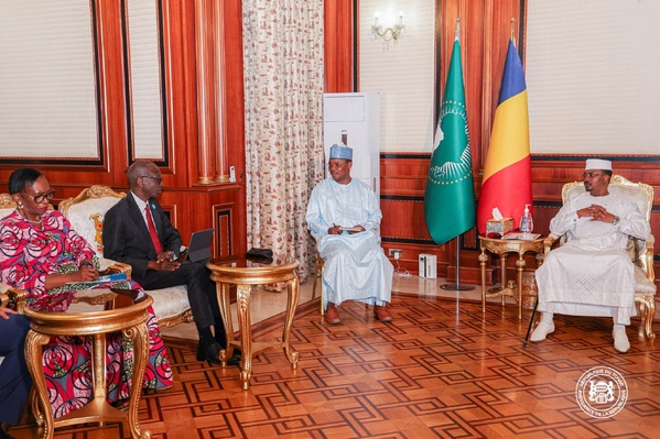 Tchad : Le Président Mahamat Idriss Déby Itno reçoit l'OMS et les leaders du 25ème Forum Pharmaceutique International