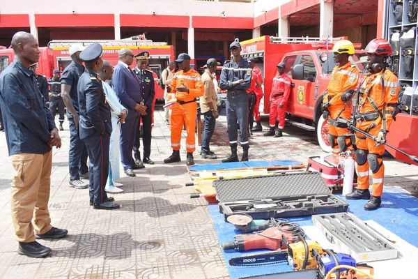Visite de prise de contact : Le ministre de l'Intérieur salue l'engagement et le sens du devoir des Sapeurs-pompiers