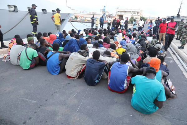 Émigration irrégulière : Une pirogue partie de la Gambie dévie et échoue aux Almadies, 93 migrants interpellés Émigration irrégulière : Une pirogue partie de la Gambie dévie et échoue aux Almadies, 93 migrants interpellés