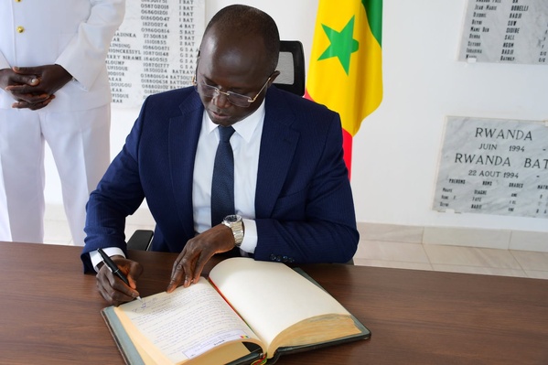 Défense : Le Ministre des Forces armées, Yankhoba Diémé, en visite de contact au Camp Dial Diop