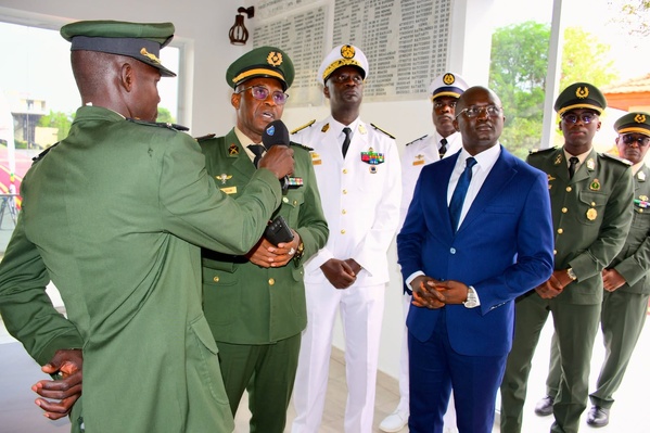 Défense : Le Ministre des Forces armées, Yankhoba Diémé, en visite de contact au Camp Dial Diop Défense : Le Ministre des Forces armées, Yankhoba Diémé, en visite de contact au Camp Dial Diop