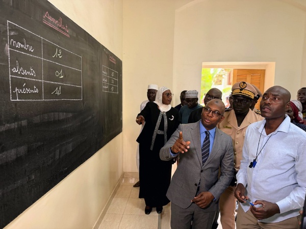 CFEE 2026 : Le ministre Moustapha Mamba Guirassy constate le succès des réformes dans les centres d'examen de Dakar