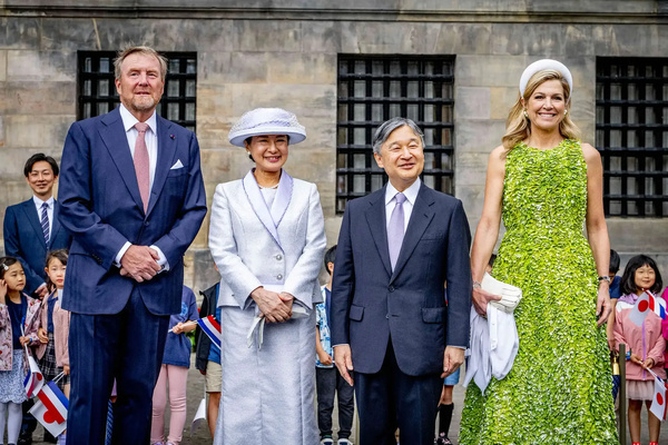 Pays-Bas : Première historique pour la princesse Ariane, sublime en tiare lors du banquet d’État pour le couple impérial japonais
