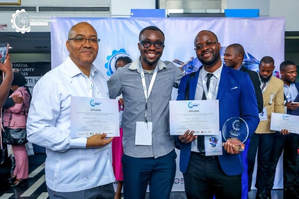 Angola : 100 millions de dollars investis dans la science et la technologie pour bâtir l'avenir de sa jeunesse Angola : 100 millions de dollars investis dans la science et la technologie pour bâtir l'avenir de sa jeunesse