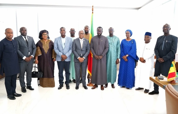 Coopération aéronautique : Le Ministre Sérigne Abdoul Ahad Ndiaye reçoit le Directeur Général de l’ASECNA à Dakar