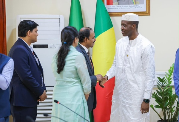 Coopération Mali-Inde : Le Premier ministre Abdoulaye Maïga reçoit une forte délégation pour sceller un partenariat stratégique Coopération Mali-Inde : Le Premier ministre Abdoulaye Maïga reçoit une forte délégation pour sceller un partenariat stratégique