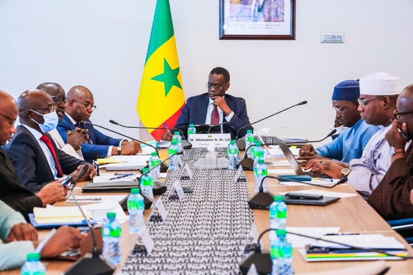 Examens scolaires 2026 au Sénégal : Le Premier ministre Ahmadou Al Aminou Lô arrête 17 mesures pour un système inclusif et sécurisé Examens scolaires 2026 au Sénégal : Le Premier ministre Ahmadou Al Aminou Lô arrête 17 mesures pour un système inclusif et sécurisé