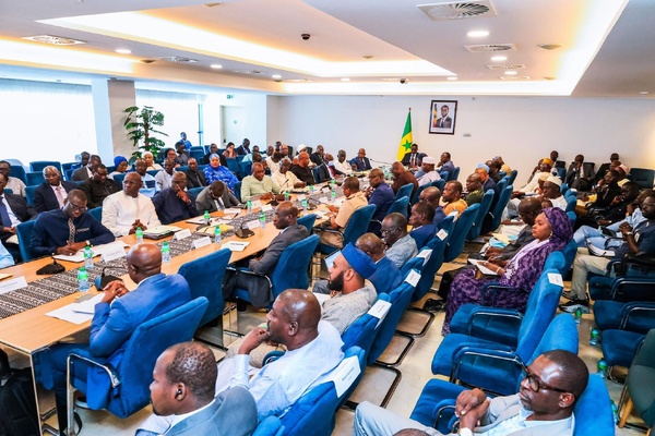 Examens scolaires 2026 au Sénégal : Le Premier ministre Ahmadou Al Aminou Lô arrête 17 mesures pour un système inclusif et sécurisé Examens scolaires 2026 au Sénégal : Le Premier ministre Ahmadou Al Aminou Lô arrête 17 mesures pour un système inclusif et sécurisé