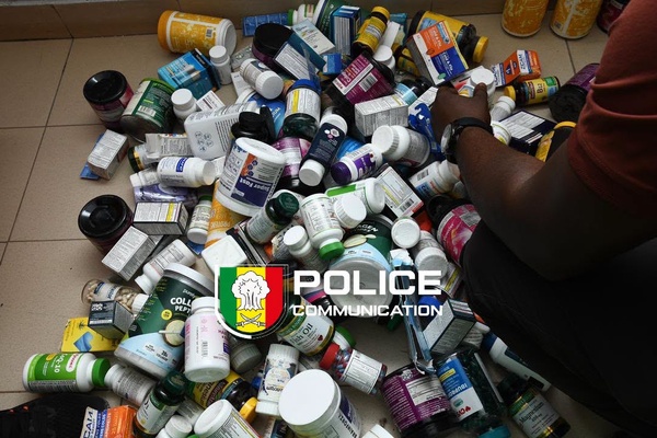 Sénégal : démantèlement d'un point de vente illicite de médicaments à Pikine, 35 millions de FCFA de produits saisis Sénégal : démantèlement d'un point de vente illicite de médicaments à Pikine, 35 millions de FCFA de produits saisis