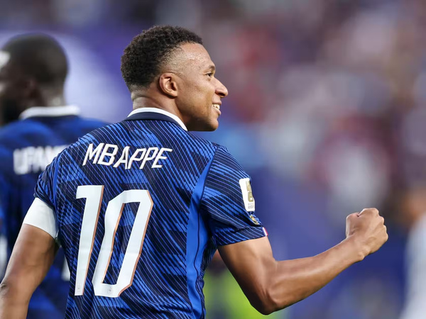 Coupe du Monde 2026: la France domine l'Irak (3-0) malgré deux heures d'interruption pour cause d'orage à Philadelphie