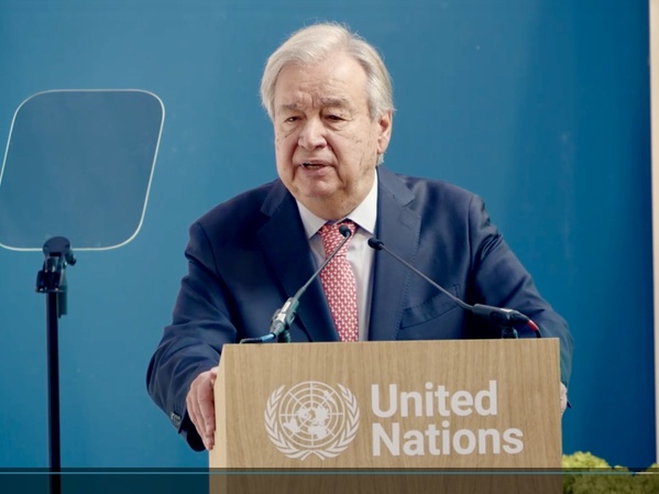 Crises climatique et énergétique : le Secrétaire général de l’ONU appelle à une transition rapide et juste vers les énergies renouvelables