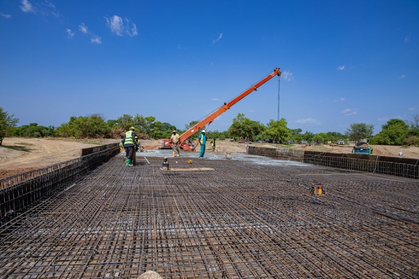 Gestion de l'eau: La Directrice générale de l'OLAC évalue l'état d'avancement des chantiers du PROMOREN sur le terrain
