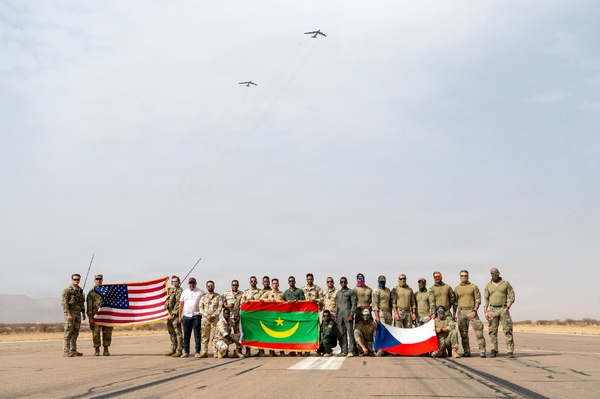 Mauritanie : exercice conjoint entre JTACs américains, forces mauritaniennes et tchèques avec survol de B-52 Mauritanie : exercice conjoint entre JTACs américains, forces mauritaniennes et tchèques avec survol de B-52