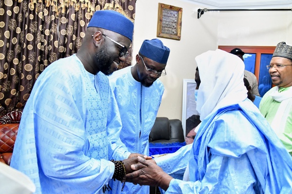 Déplacement à Louga: Ousmane Sonko et El Malick Ndiaye au chevet de la communauté religieuse à Guet Ardo et Louga Déplacement à Louga: Ousmane Sonko et El Malick Ndiaye au chevet de la communauté religieuse à Guet Ardo et Louga