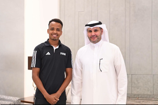 Zain Premier League : L’arbitre international somalien Omar Artan au sifflet pour le choc Koweït SC contre Al-Qadsiya Zain Premier League : L’arbitre international somalien Omar Artan au sifflet pour le choc Koweït SC contre Al-Qadsiya