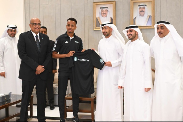Zain Premier League : L’arbitre international somalien Omar Artan au sifflet pour le choc Koweït SC contre Al-Qadsiya Zain Premier League : L’arbitre international somalien Omar Artan au sifflet pour le choc Koweït SC contre Al-Qadsiya