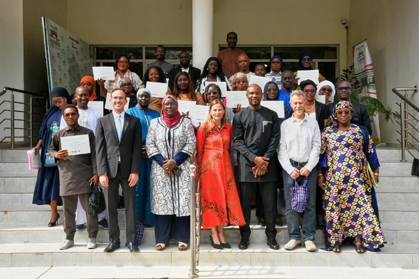 L’Assemblée nationale du Sénégal forme ses députés et agents en anglais: 23 récipiendaires reçoivent leurs certificats L’Assemblée nationale du Sénégal forme ses députés et agents en anglais: 23 récipiendaires reçoivent leurs certificats