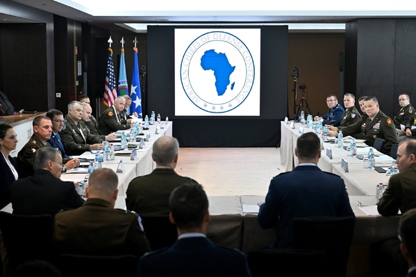 Coopération militaire : Le Commandement africain des États-Unis renforce ses alliances stratégiques avant l'ACHOD26 à Luanda Coopération militaire : Le Commandement africain des États-Unis renforce ses alliances stratégiques avant l'ACHOD26 à Luanda