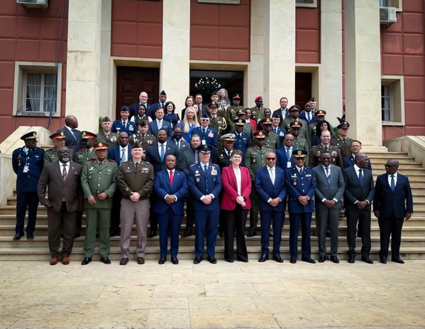 Coopération militaire : Le Commandement africain des États-Unis renforce ses alliances stratégiques avant l'ACHOD26 à Luanda Coopération militaire : Le Commandement africain des États-Unis renforce ses alliances stratégiques avant l'ACHOD26 à Luanda
