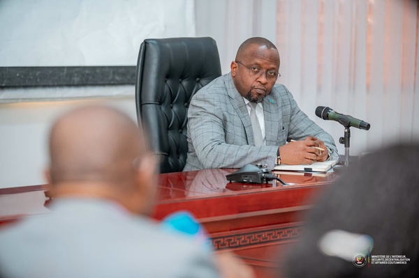 RDC : Le VPM Jacquemain Shabani et les députés du Grand Équateur tablent sur la stabilité et la gouvernance des provinces RDC : Le VPM Jacquemain Shabani et les députés du Grand Équateur tablent sur la stabilité et la gouvernance des provinces