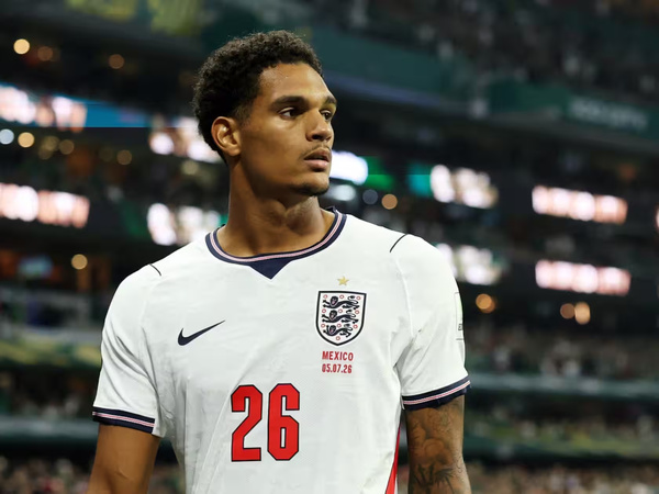 Angleterre: Jarell Quansah suspendu deux matchs par la FIFA après son expulsion contre le Mexique