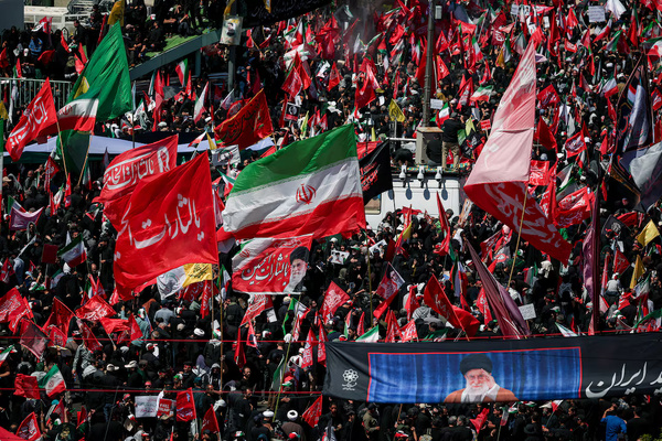 Conflit au Moyen-Orient: Échange de frappes massives entre l'Iran et les États-Unis en plein enterrement d'Ali Khamenei